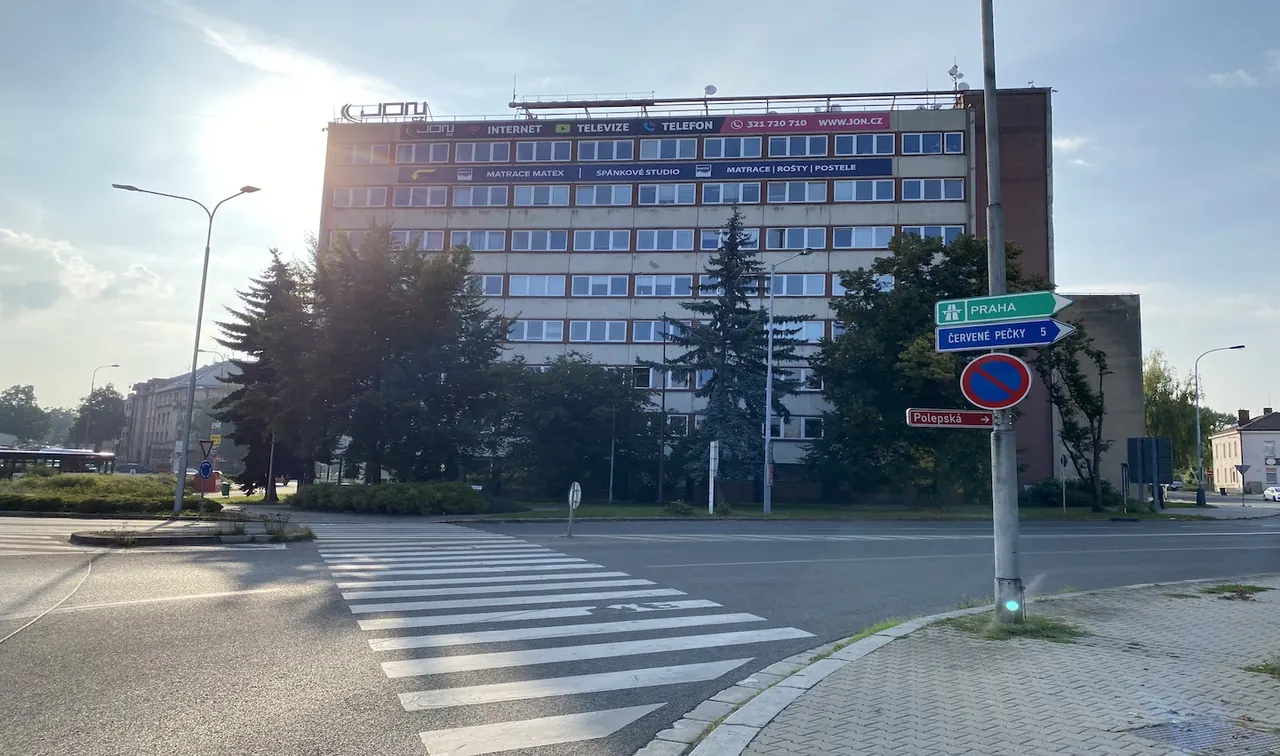 Administrativní budova Plynárenská 671 v Kolíně u kruhového objezdu
